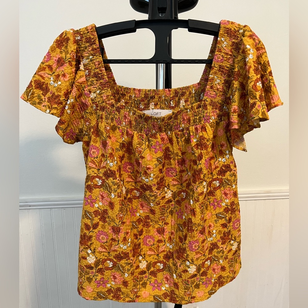 Floral Loft blouse. Size extra small. Perfect fall top!!